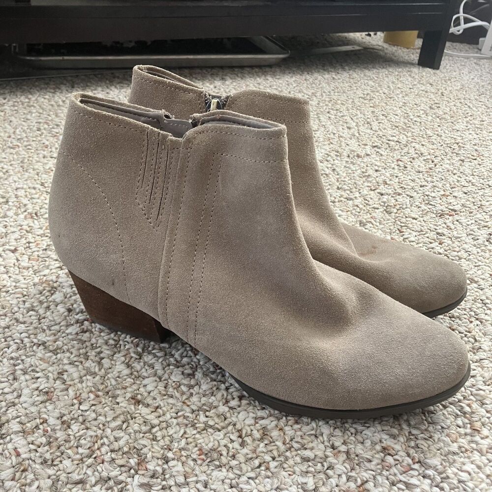 Blondo Womens Heeled Booties Size 9.5 W Beige Tan Suede Minimalist Waterproof